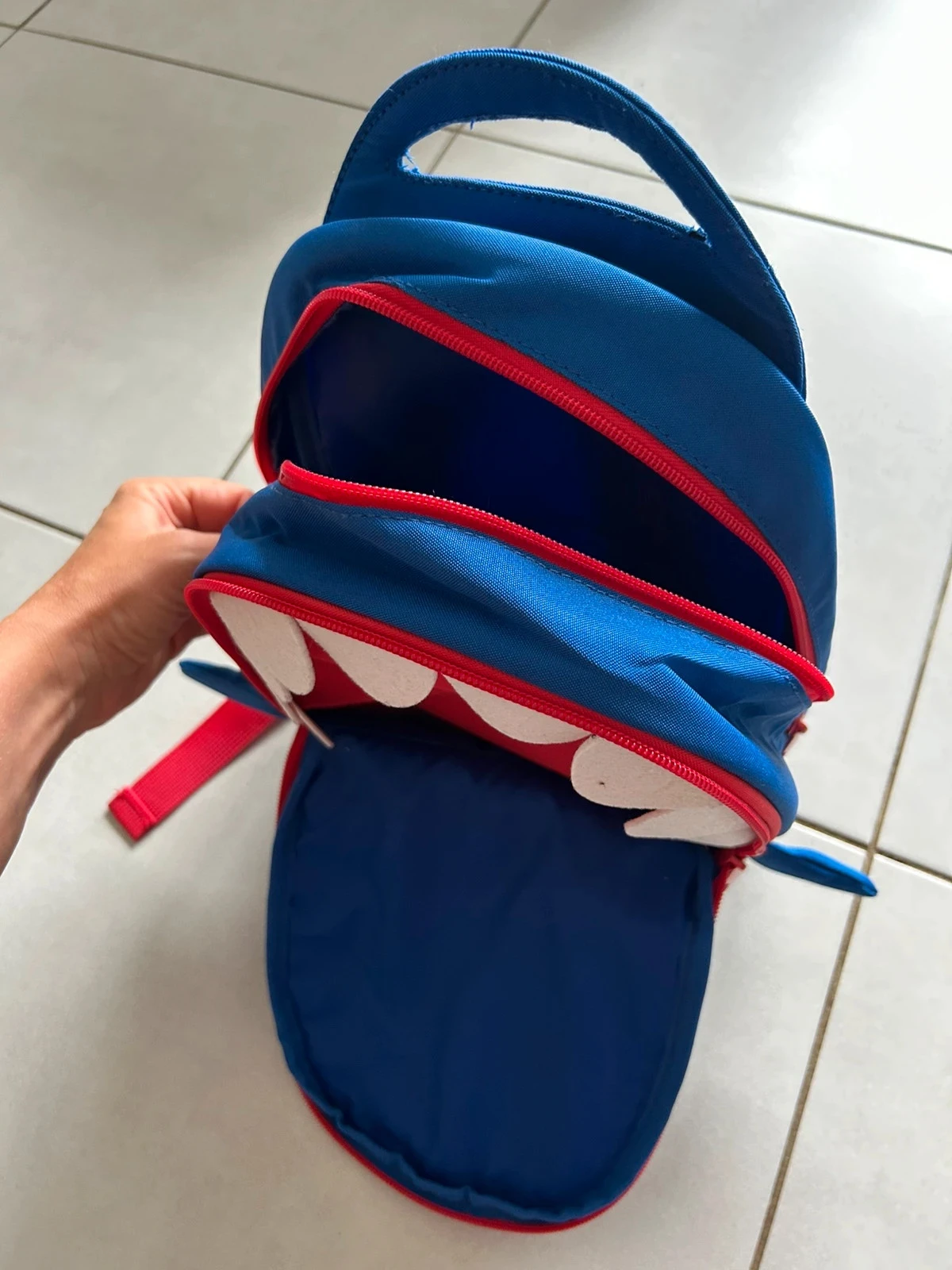 Très joli petit sac a dos enfant bleu requin en relief doublé poche – photo 3